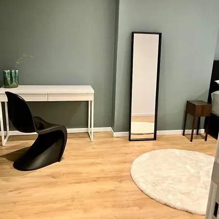 Comfort Bedroom - Aesthetes' House With Common Spaces Apartment
