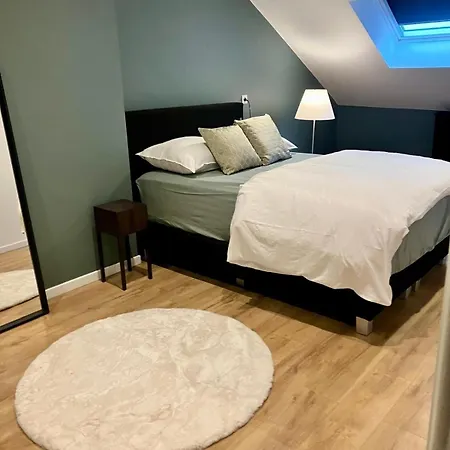 Comfort Bedroom - Aesthetes' House With Common Spaces Apartment *
